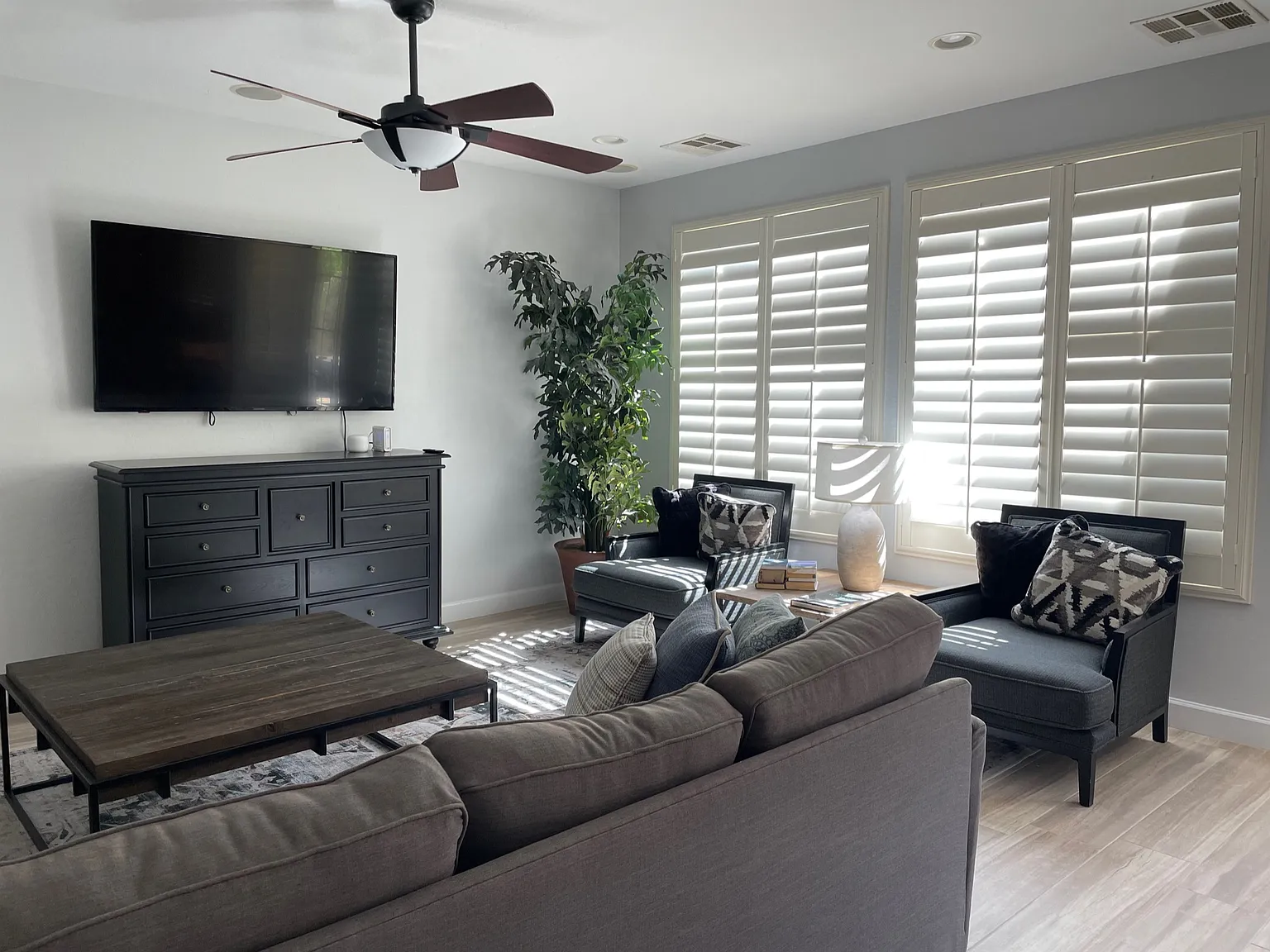 6 bed, 4.5 bath, 3102 sqft, $1,100 — Photo 4