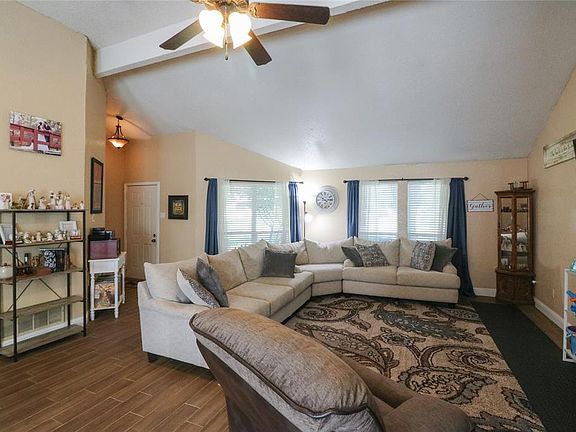 4th image of 2914 Poteet Dr