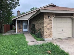 911 S Medina St APT A, Lockhart, TX 78644