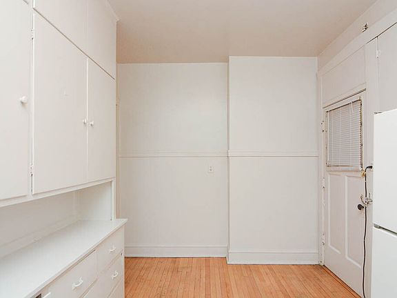 5th image of 1025-025 Dempster St #E2