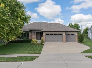 6262 Wildberry Dr, Bettendorf, IA 52722
