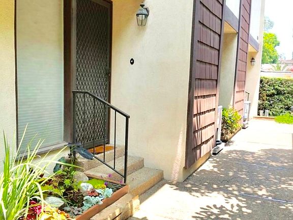 3rd image of 320 Pasadena Ave #111