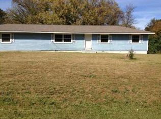 1018 Price Dr, Tunnel Hill, GA 30755