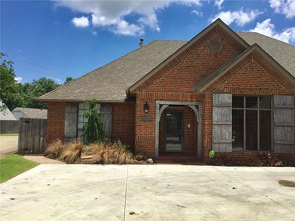 2nd image of 2500 SW 123rd Pl