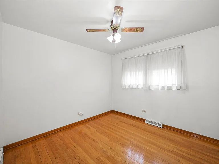 6023 S Parkside Ave — Photo 5