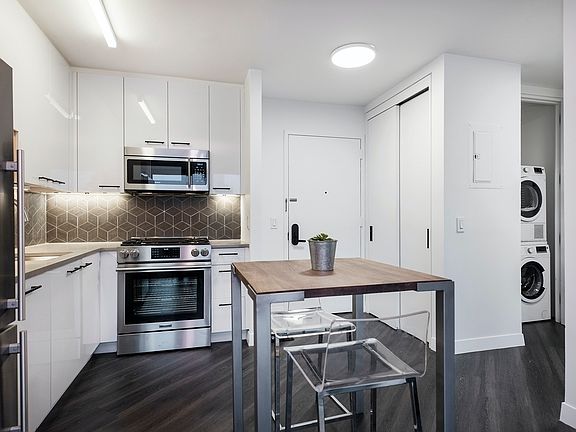 5th image of 250 E Houston St APT 7G