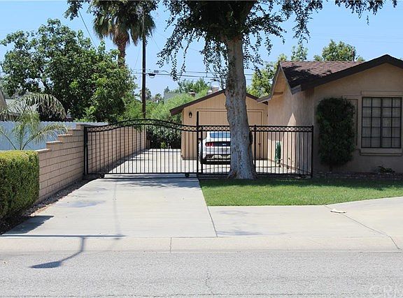 3rd image of 2004 S Helen Ave