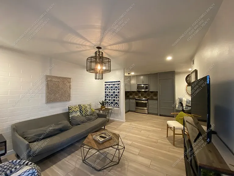 1 and 2 Bedrooms Great Location with Community Pool and Onsite Laundry! 1/2 of Mile from U of A — Photo 14