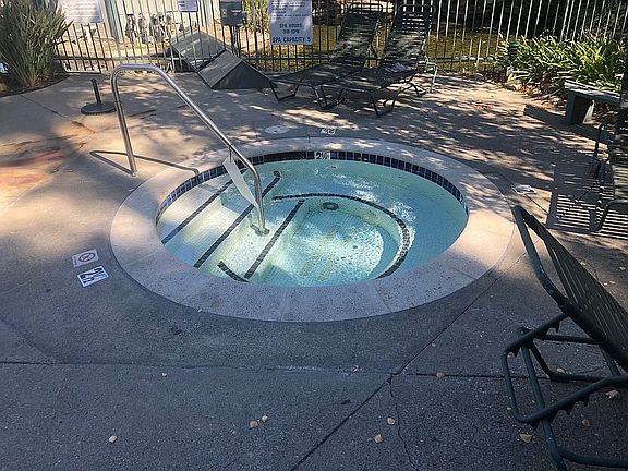 4th image of 1036 Oak Grove Rd #18