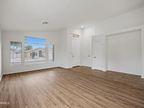 1040 E AMBERWOOD Drive, Phoenix, AZ 85048