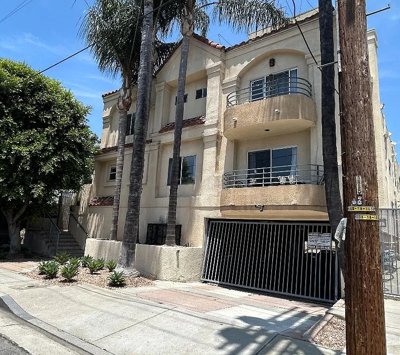 11027 Aqua Vista St #5