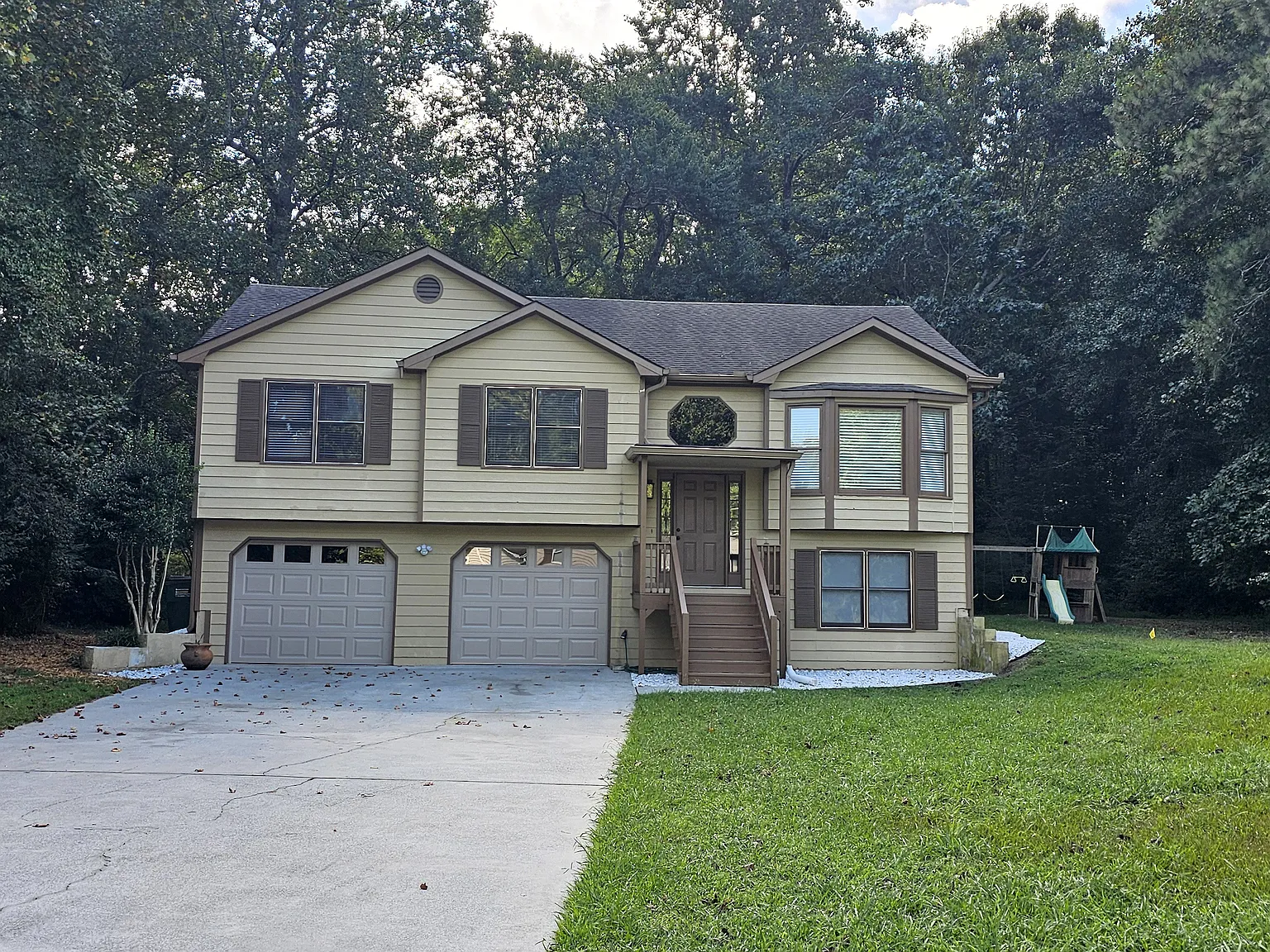4 bed, 2109 sqft, $2,600 — Photo 3