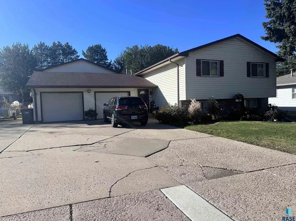 4813 S Baha Ave, Sioux Falls, SD 57106