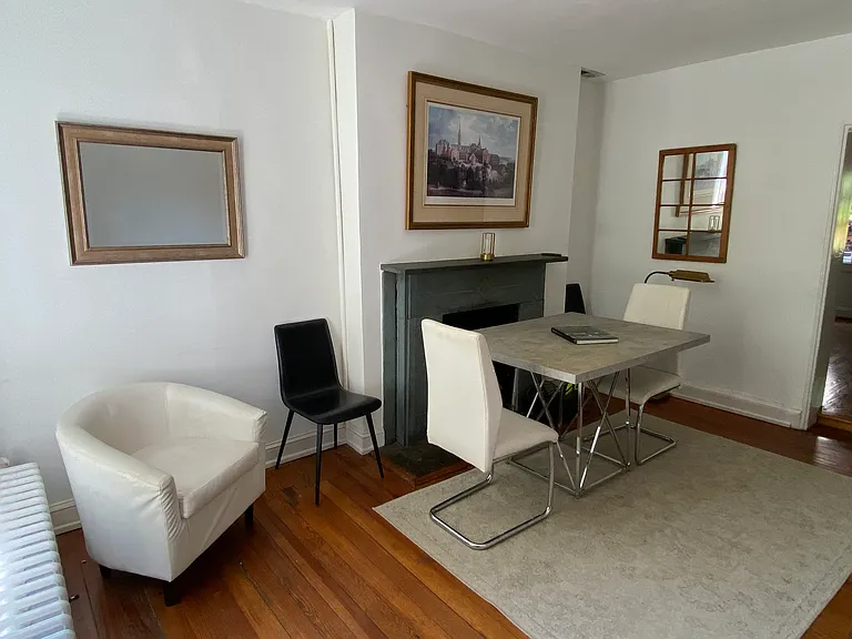 Dining table seats 4