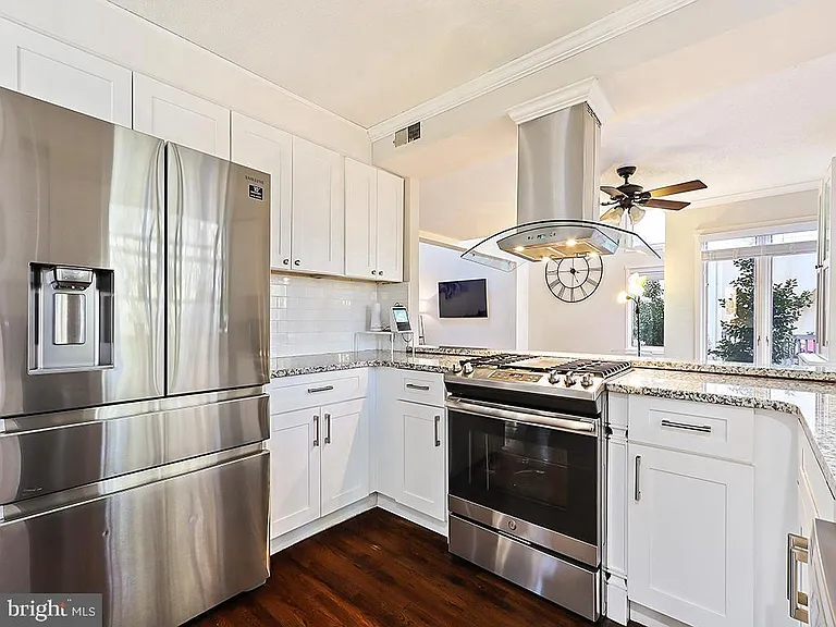 540 Sayre Dr — Photo 6