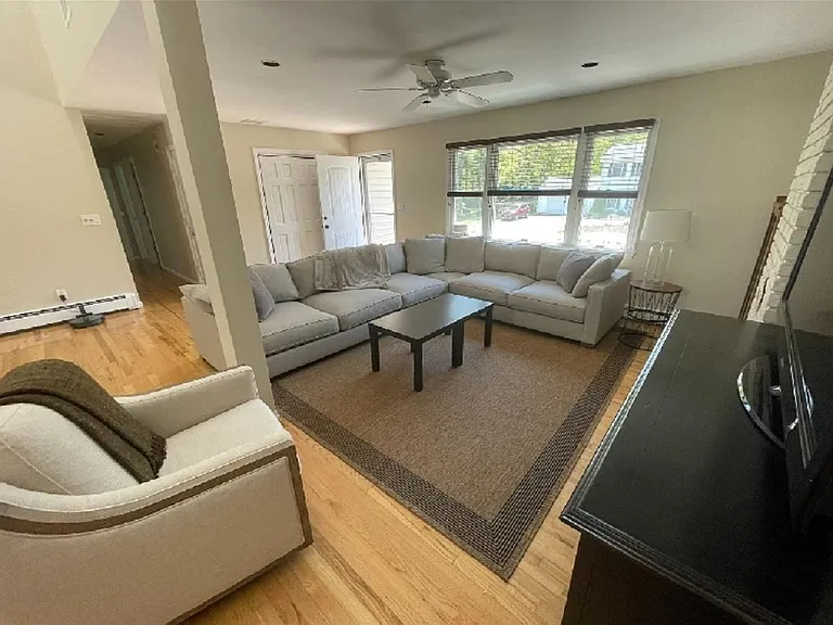215 Northfield Ln — Photo 11