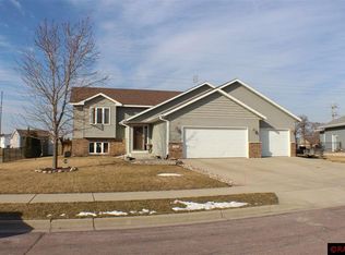14 Arlington Ct, North Mankato, MN 56003