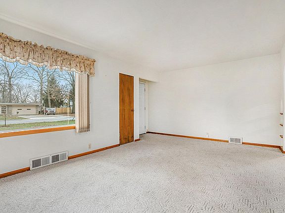 5th image of 1303 E Reynolds St