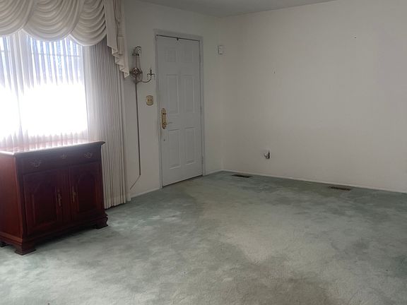 2nd image of 529 Meadow Cir