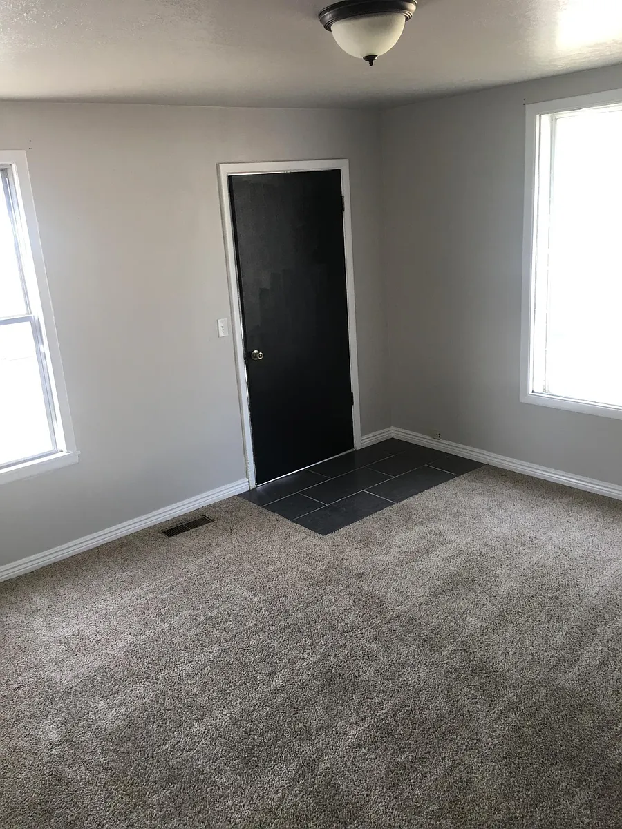 Building Photo - 283 W 800 S
