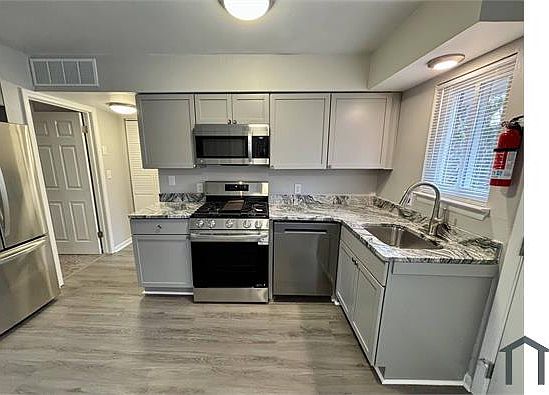 4th image of 121 Cherry Ct #121