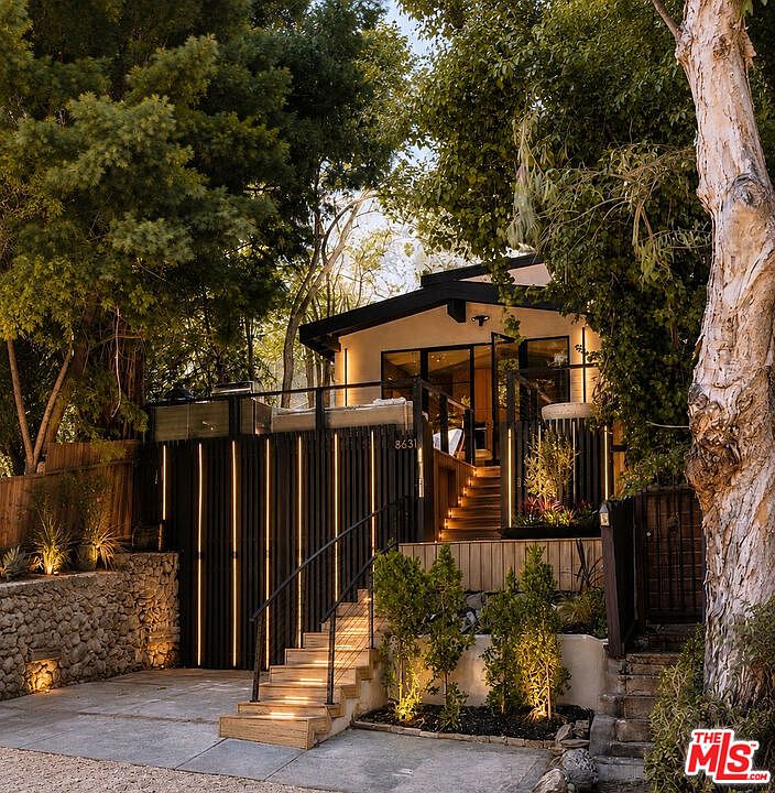 1st image of 8631 Lookout Mountain Ave