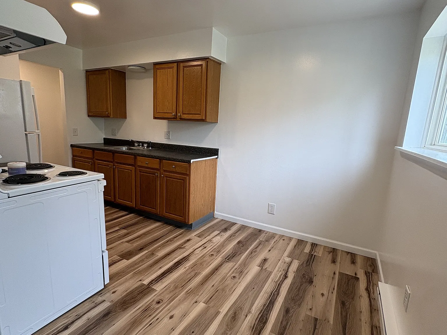 744 Michigan Ave E, Battle Creek, MI 49014 - 01 — Photo 2