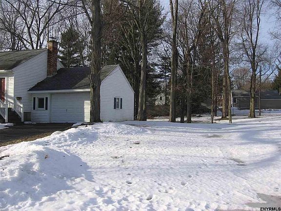 2nd image of 4 Brookwood Dr