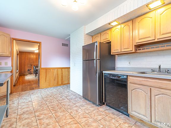 5th image of 25 Lynn Drive
