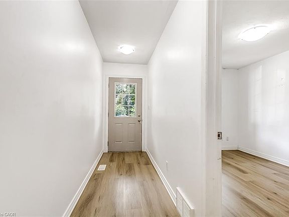 3rd image of 177 Church St W