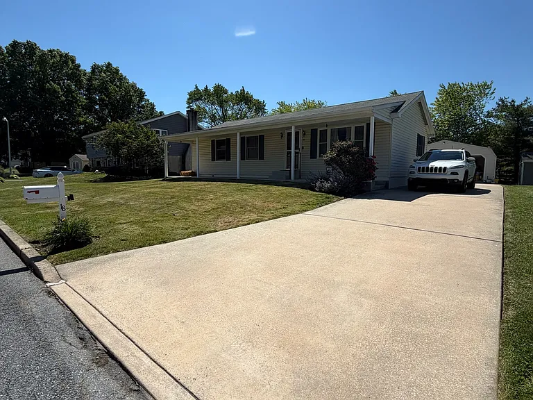 18 Hughes Ave — Photo 4