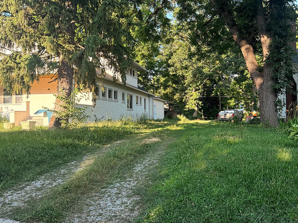 2nd image of 3947 Rookwood Ave