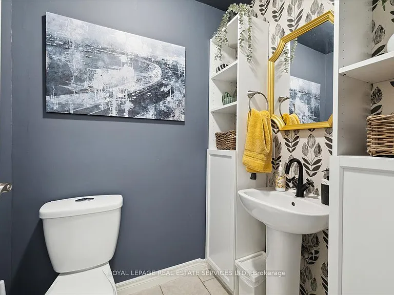 28 Saint Matthews Ave — Photo 16