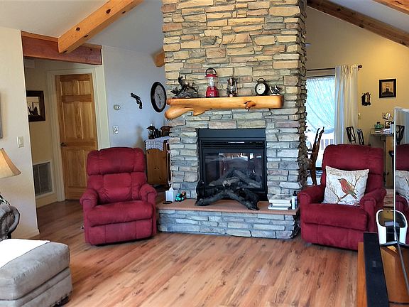 Double-sided gas fireplace
