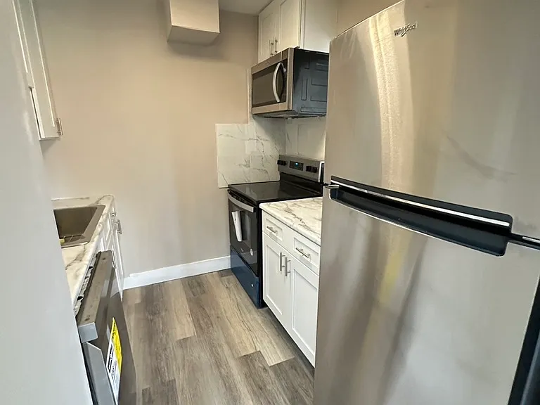 1045 S Evergreen Ave #204 — Photo 2