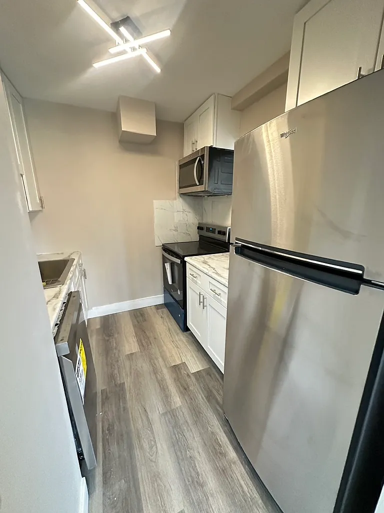 Building Photo - 1045 S Evergreen Ave #204