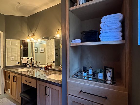 4th image of 1059 S Sherbourne Dr APT 101