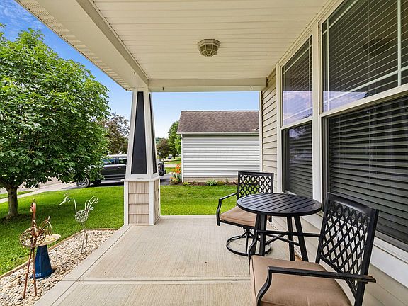 3rd image of 362 W Hunters Dr