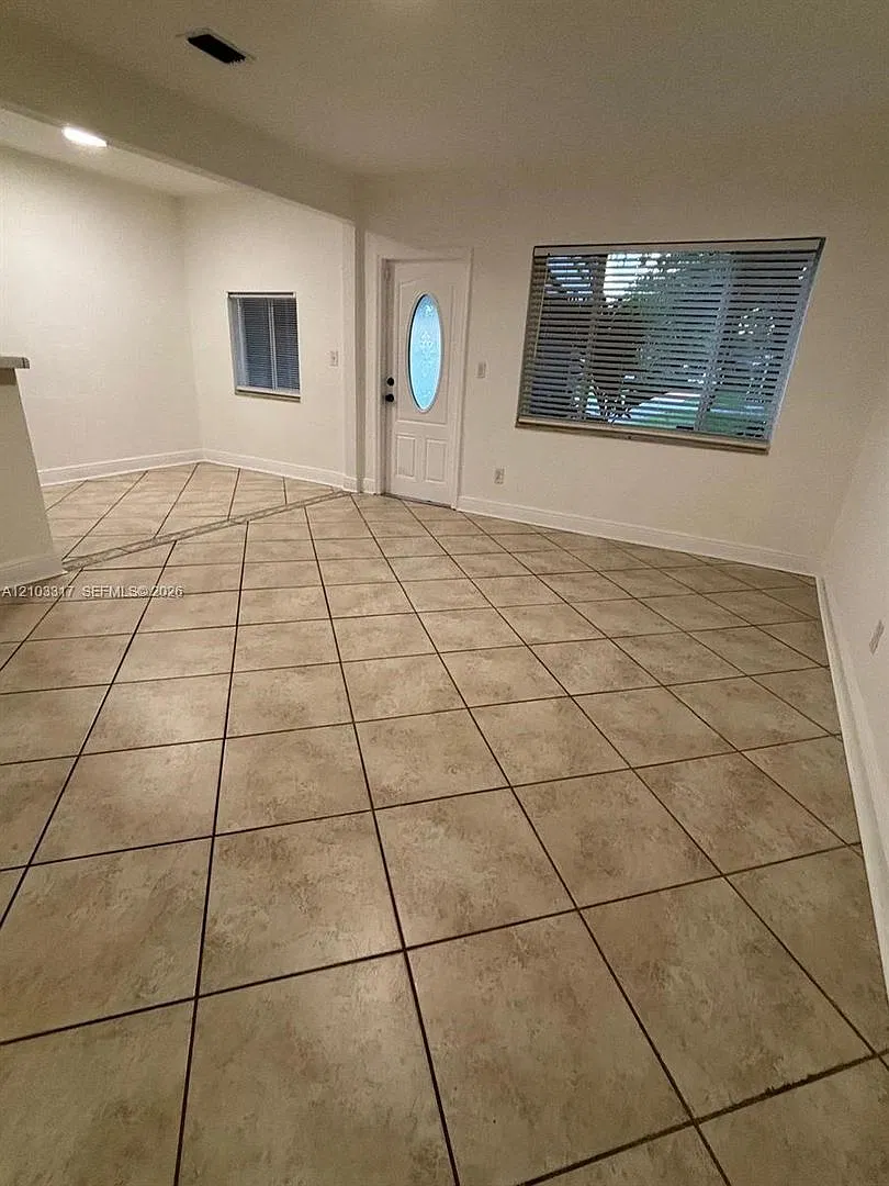 1758 NE 177th Street 1758, North Miami Beach, FL 33162 - 1510 — Photo 3