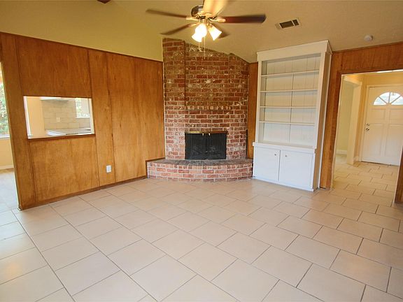 3rd image of 1914 Cobble Creek Dr