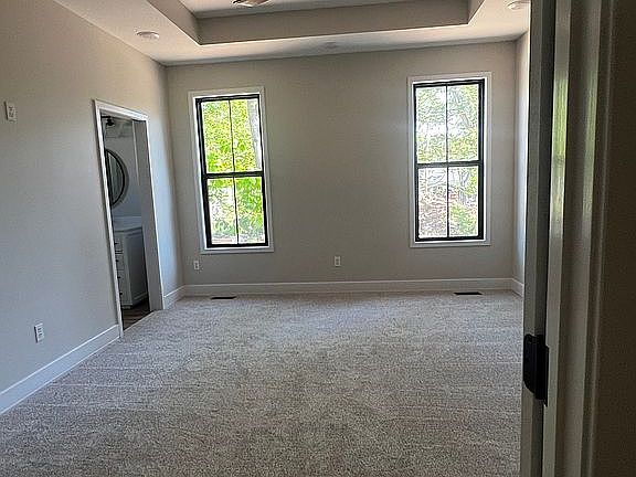 5th image of 203 Patterson St