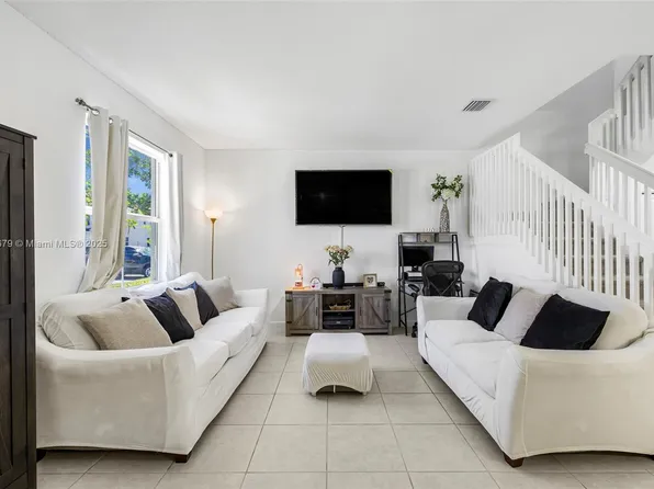1572 SE 27th Ter, Homestead, FL 33035