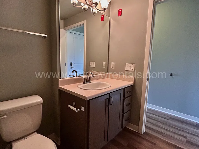 203 E Laurel St — Photo 319