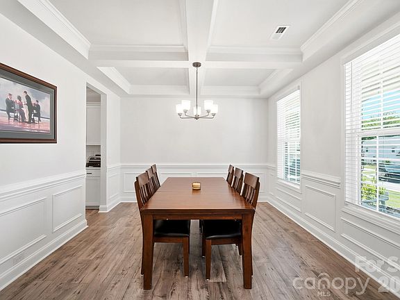 5th image of 6042 Sylvan Dr