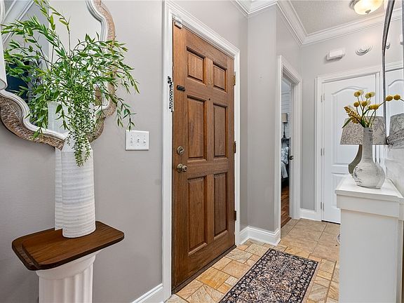 4th image of 1905 Towne Lake Dr