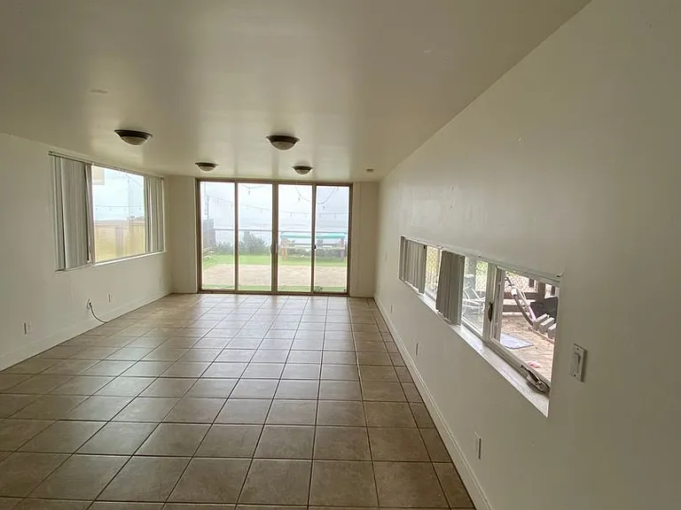 6569 Del Playa Dr — Photo 28