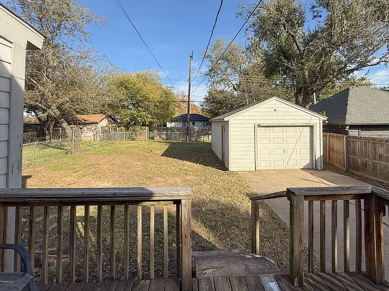 2341 NW 37th St — Photo 30