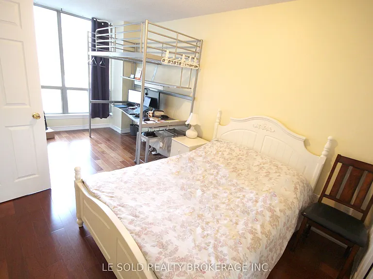 40 Scollard St #602 — Photo 7