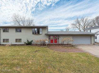 36316 N Edgewood Dr, Gurnee, IL 60031