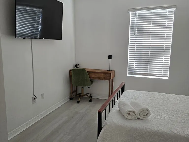 4325 SW 7th Ave — Photo 17